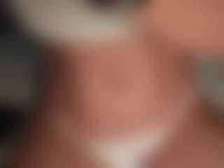 ilona4u's Live Sex Cam Show