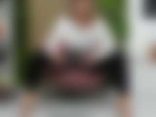Sweet Cherry MILF webcam performer live streaming