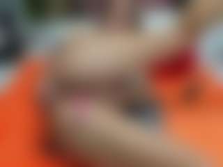 Sweet Cherry MILF webcam performer live streaming