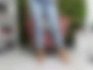 Sweet Cherry MILF webcam performer live streaming