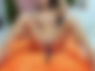 Sweet Cherry MILF webcam performer live streaming