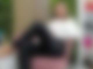 Sweet Cherry MILF webcam performer live streaming