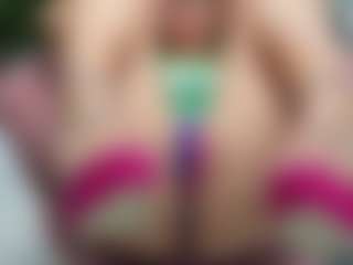 Sweet Cherry MILF webcam performer live streaming