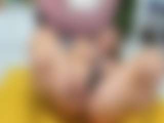 Sweet Cherry MILF webcam performer live streaming