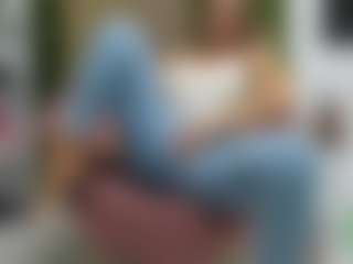 Sweet Cherry MILF webcam performer live streaming