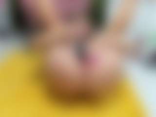 Sweet Cherry MILF webcam performer live streaming