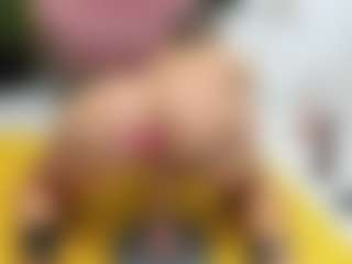 Sweet Cherry MILF webcam performer live streaming