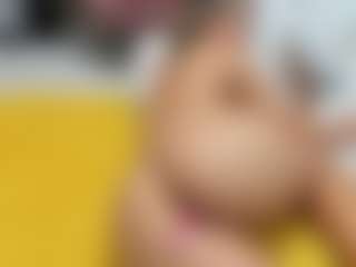 Sweet Cherry MILF webcam performer live streaming