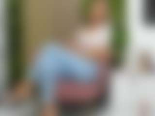 Sweet Cherry MILF webcam performer live streaming