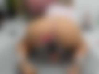 Sweet Cherry MILF webcam performer live streaming
