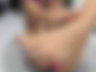 Live cam show with Sweet Cherry - Big Tits MILF on camgirlchat.live