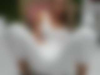 Sweet Cherry MILF webcam performer live streaming