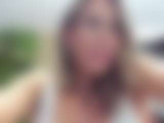 Sweet Cherry MILF webcam performer live streaming