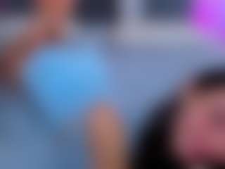 Live cam show with Lexi-Split - Brown Hair Petite on Camsoda