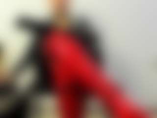 Live cam show with BRENDAMILFHOT - Strapon on Camiplay Live