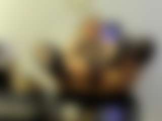 Live cam show with BRENDAMILFHOT - Middle Aged on Camsoda