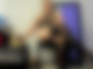Live cam show with BRENDAMILFHOT - Middle Aged on Camsoda