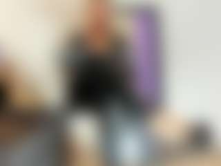 BRENDAMILFHOT's Live Sex Cam Show