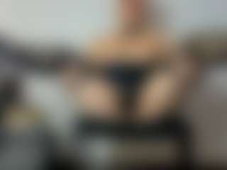 BRENDAMILFHOT's Live Sex Cam Show