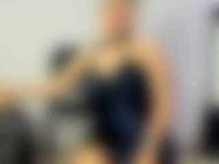 BRENDAMILFHOT's Live Sex Cam Show