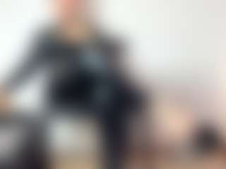 BRENDAMILFHOT's Live Sex Cam Show