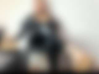 Live cam show with BRENDAMILFHOT - Living Room on SinfulBabes