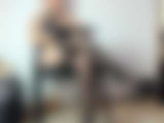 Live cam show with BRENDAMILFHOT - Small Tits Brown Hair on live18s.com