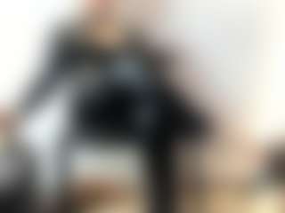 Live cam show with BRENDAMILFHOT - Strapon on Hubzter Live