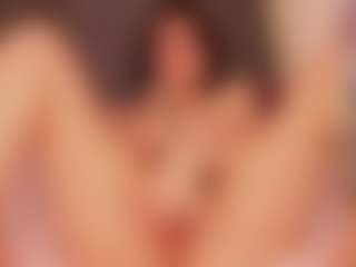 Live cam show with MichelMomsen - Brown Hair on AdultVida.com
