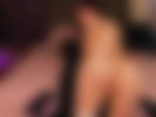 MichelMomsen's Live Sex Cam Show