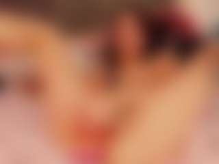 Live cam show with MichelMomsen - Bedroom on Camsoda