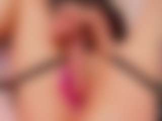 Live cam show with MichelMomsen - Small Ass on makecum.org