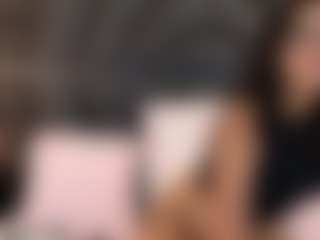 Live cam show with IrisRoss - Living Room on Camsoda