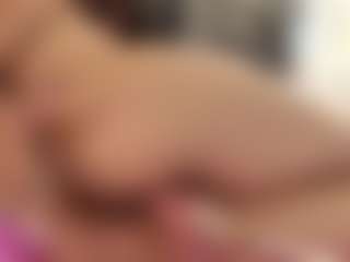 Live cam show with IrisRoss - Living Room on livesuperchat.net
