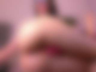 Live cam show with Dia - Spank on CamClone