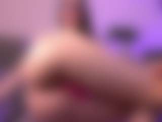 Live cam show with Dia - Spank on Free Soda
