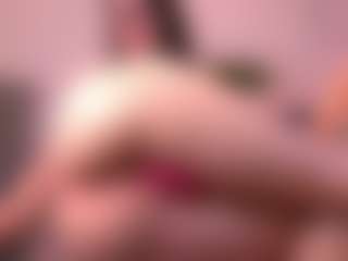 Live cam show with Dia - Brown Hair on Soda Cam