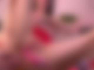 Live cam show with Dia - Brown Eyes Brown Hair on SpunkLive