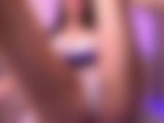 Live cam show with Dia - Anal Teen (18+) on Gym Cam Girls