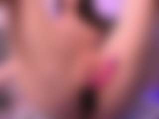 Live cam show with Dia - Spank on Camsoda
