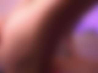 Live cam show with Dia - Brown Hair on madthumbs