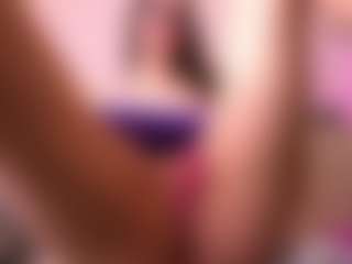 Live cam show with Dia - Squirt on Camsoda