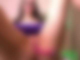 Live cam show with Dia - Young Adult on Camsoda