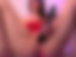 Live cam show with Dia - Tease on Camsoda