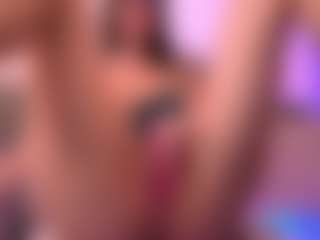 Live cam show with Dia - Shaved Pussy Brown Hair on CamClone