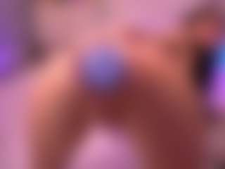 Live cam show with Dia - Small Tits Brown Hair on liverealitysex.com