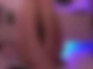 Live cam show with Dia - Spank Brown Hair on CSO-WL
