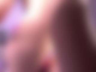 Live cam show with Dia - Petite on CamClone