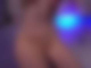 Live cam show with Dia - Brown Hair on SinfulBabes
