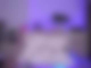 Live cam show with Dia - Small Tits Young Adult on CamwithHer